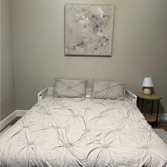 Pottery Barn Teen Comforter and Shams - Picture 2 of 4